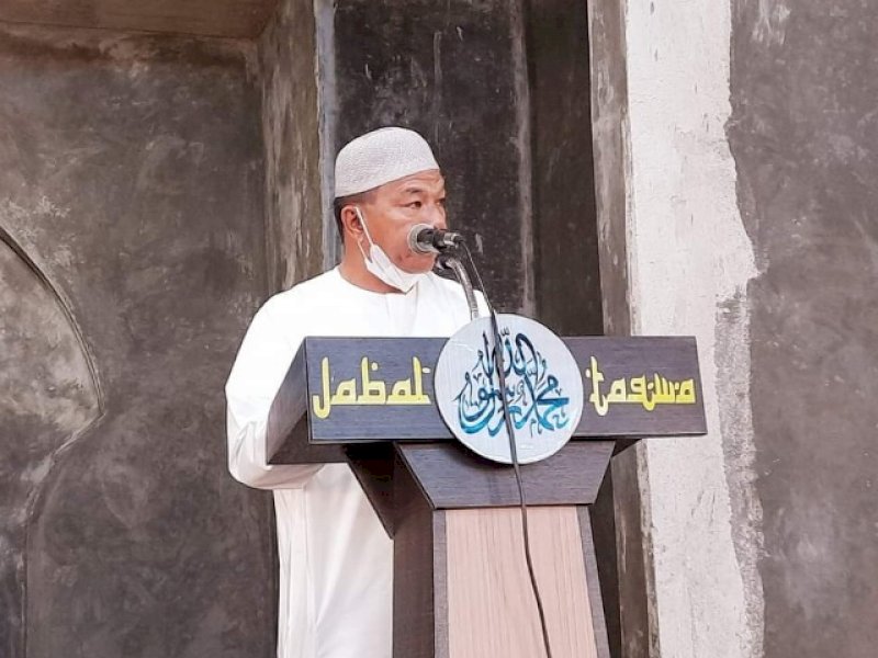 Bupati Bulukumba Andi Muchtar Ali Yusuf memberi sambutan saat pelaksanaan Salat Idul Fitri. 