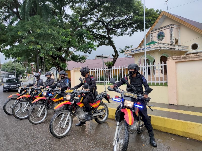 Brimob melakukan pemantauan sejumlah objek vital usai Lebaran. 