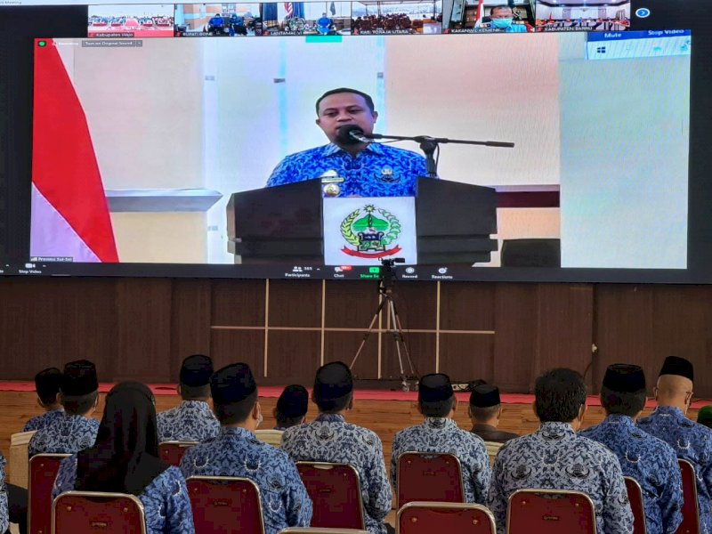 Plt Gubernur Sulsel saat menggelar halal bihalal secara virtual. 