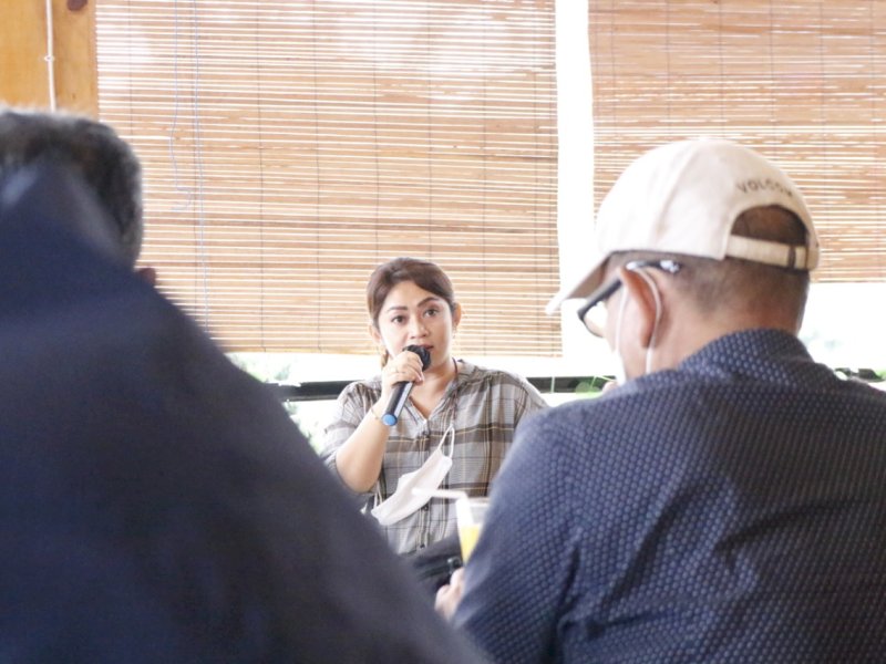 Anggota DPR RI Eva Stevany Rataba bersilaturahmi dengan wartawan. 