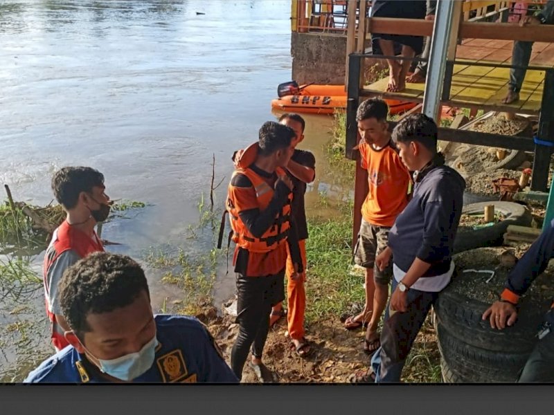 Regu penyelamat gabungan usai menyisir Sungai Walennae. 