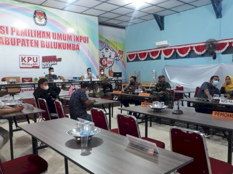 KPU Bulukumba saat menggelar rapat menindaklanjuti putusan Mahkamah Agung (MA) terkait Sengketa Informasi. 