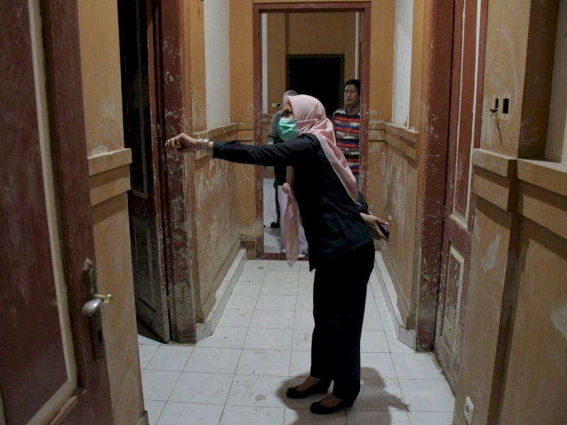 Bupati Lutra Indah Putri Indriani saat meninjau kondisi Rujab. 