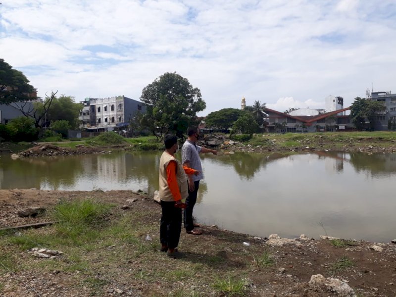 TKP 2 bocah tenggelam di kubangan bekas galian Stadion Mattoangin. 