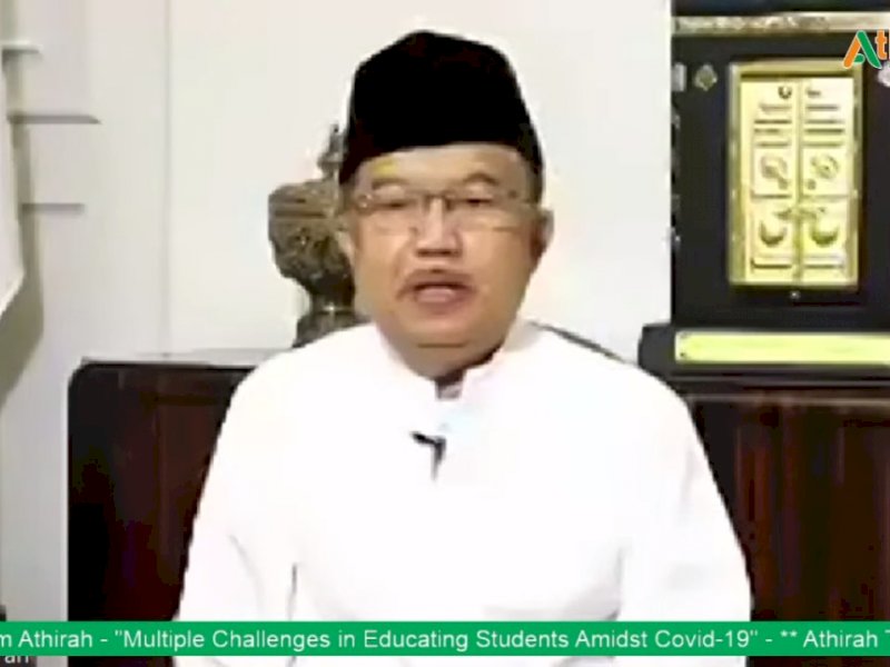 JK saat menjadi pembicara di Milad Sekolah Islam Athirah. 