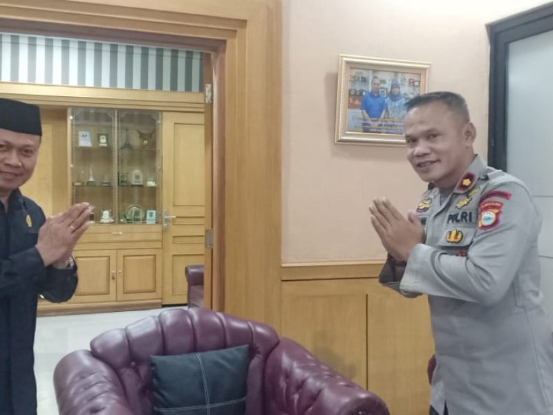 Kompol Nur Ichsan saat silaturahmi dengan Ketua DPRD Wajo Andi Muhammad Alauddin Palaguna.