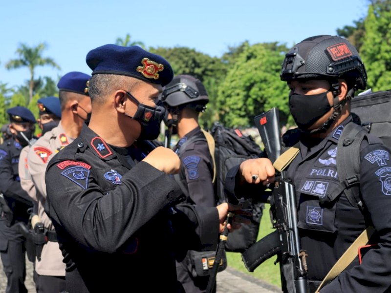Kompol Ichsan saat menyambut kedatangan Brimob Polda Sulsel BKO Yalimo Papua. 
