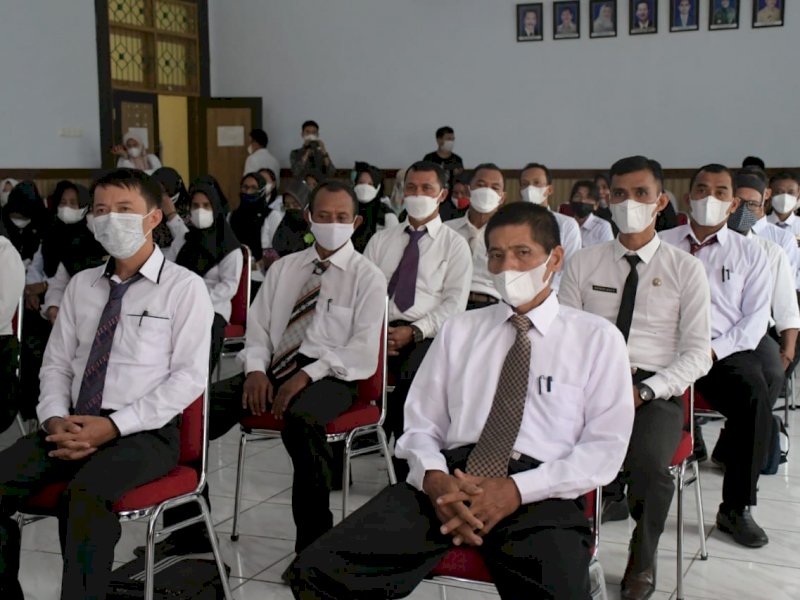 Para bakal calon Kepsek di Lutra yang mengikuti seleksi.