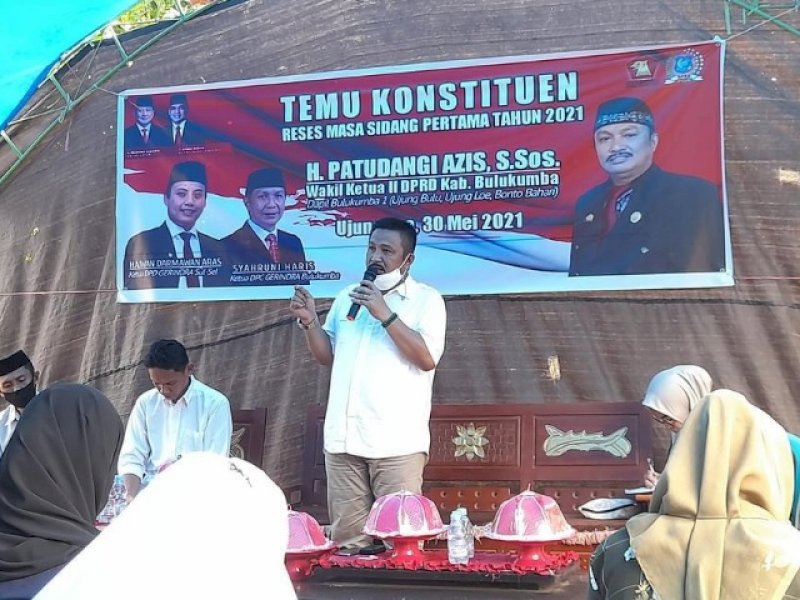 Patudangi Azis saat menggelar Reses di Salemba, Ujung Loe. 