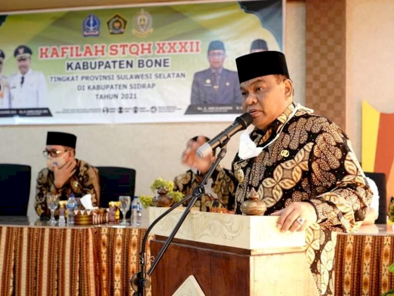 Bupati Bone saat melepas peserta STQH. 