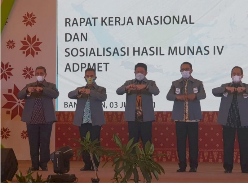 Bupati Wajo Amran Mahmud mengikuti rakernas Adpmet di Sumsel. 