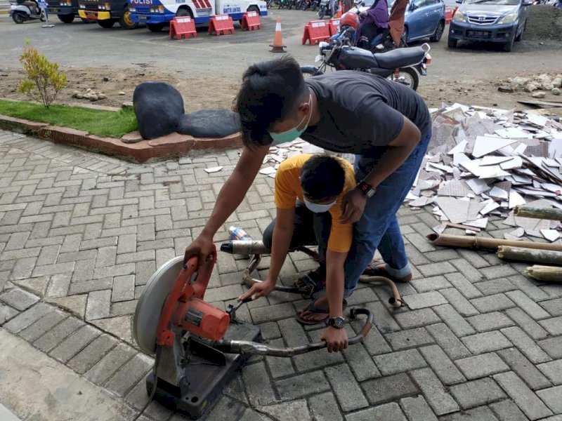 Pemusnahan knalpot racing di Bone. 