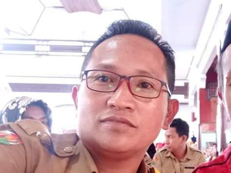 Lurah Malanggo' Joni Paembonan. 