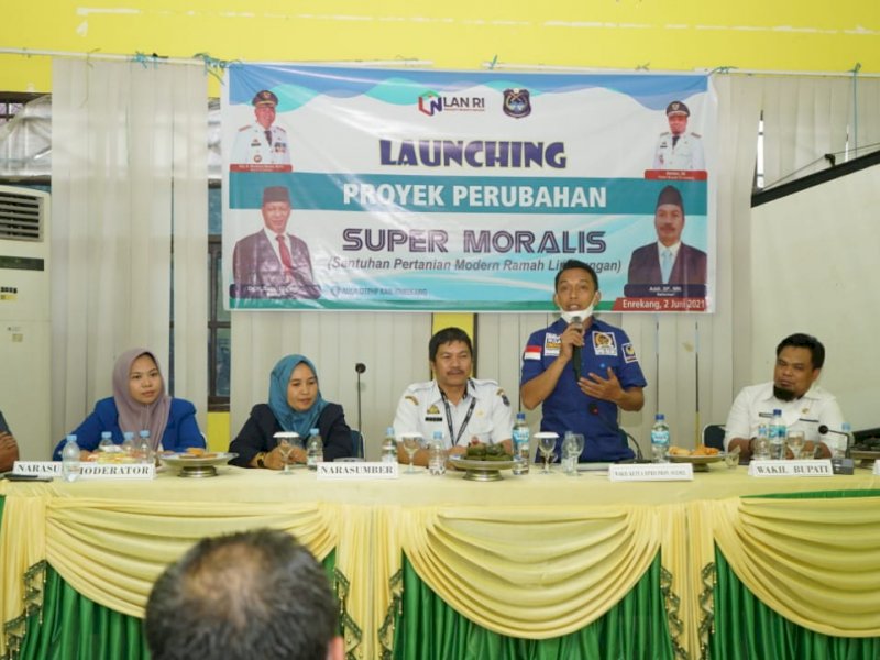 Syaharuddin Alrif saat menghadiri launching proyek perubahan super moralis di Enrekang. 