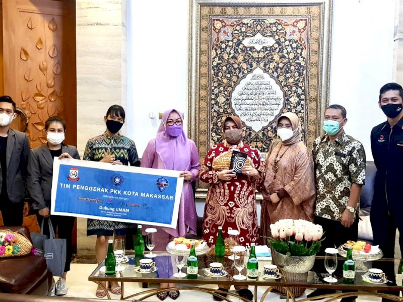 Ketua TP PKK Makassar saat mengunjungi Hotel Harper. 
