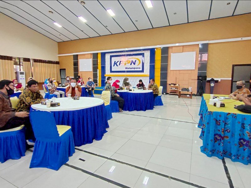 KPPN Watampone menggelar Spiritual Capacity Building yang diikuti oleh seluruh pegawai dan PPNPN bertempat di Aula KPPN Watampone, Jumat (11/6/2021).
