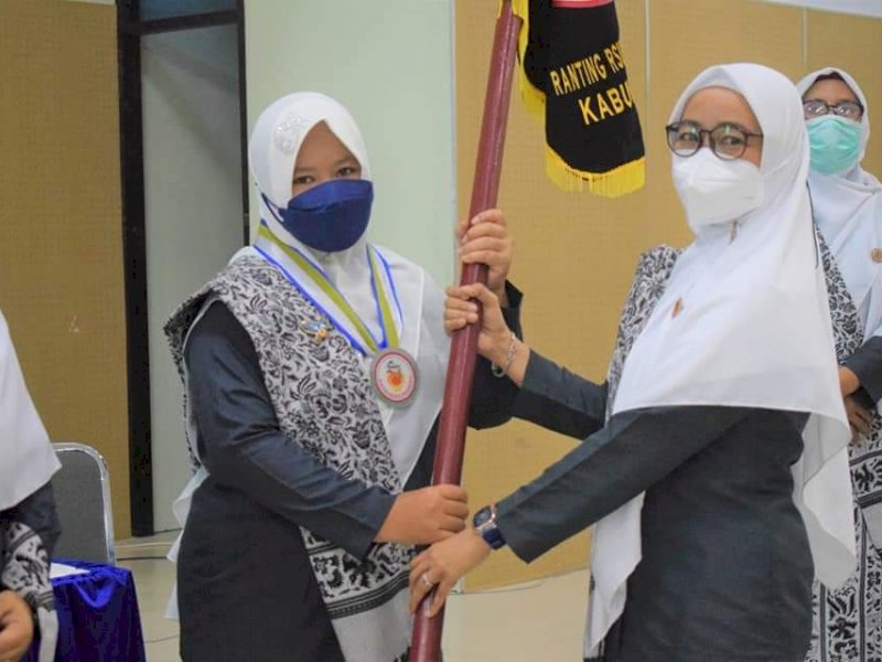 Ryan Ahriana saat menerima mandat sebagai Ketua Ranting IBI RSUD Bulukumba. 