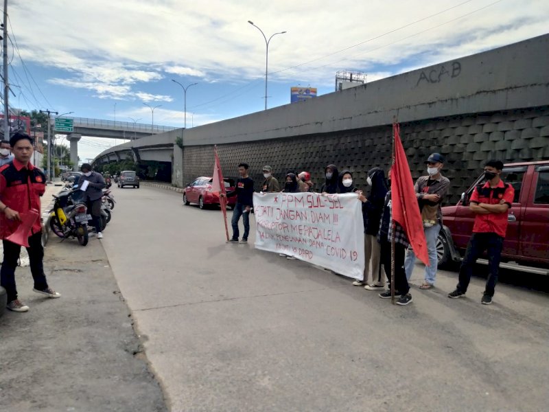 Aksi unjuk rasa mahasiswa di Kejati Sulsel. 
