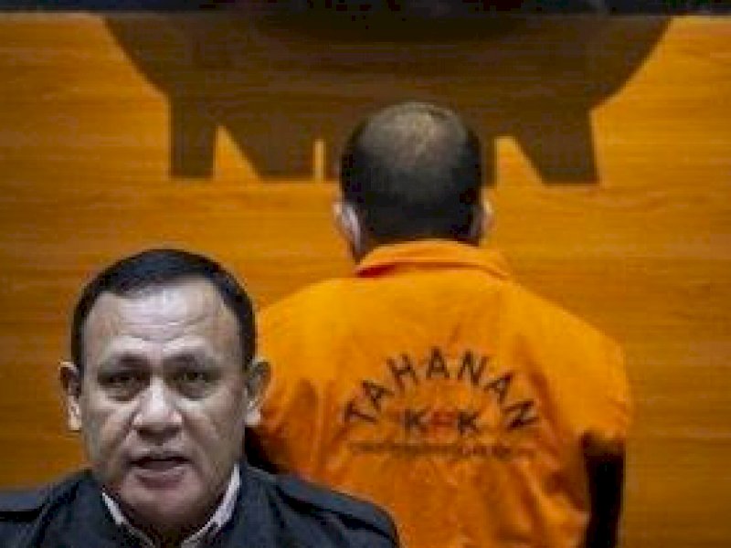 Edy Rahmat saat mengenakan rompi oranye KPK. 