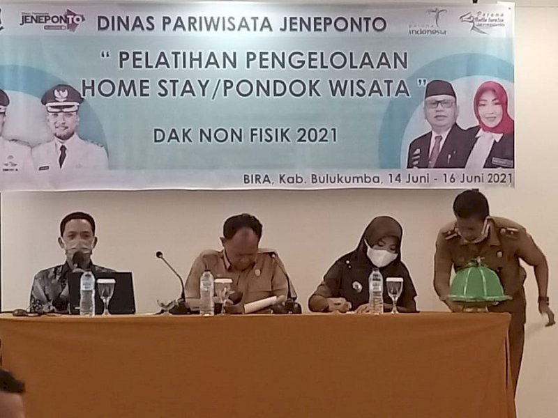 Pelatihan Pengelolaan Home Stay Pemkab Jeneponto yang digelar di Bira Bulukumba. 