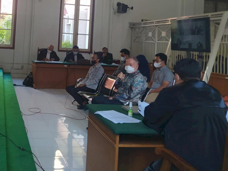 Harry Syamsuddin saat memberikan kesaksian di sidang Agung Sucipto. 