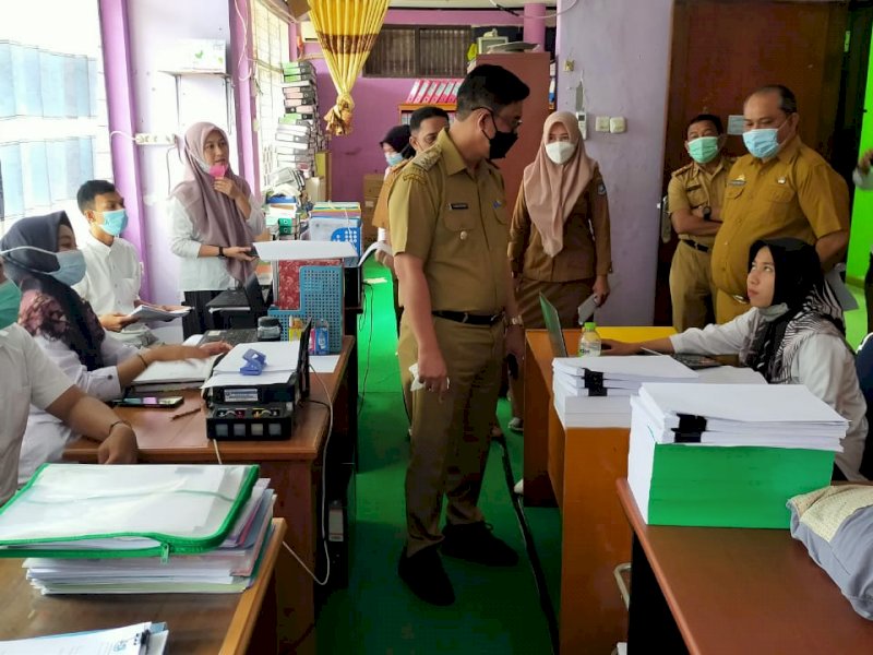 Wabup Edy Manaf saat sidak di RSUD Bulukumba. 