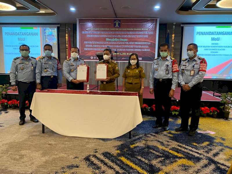 Teken MoU antara Pemkab Torut dengan Kemenkumham Sulsel. 