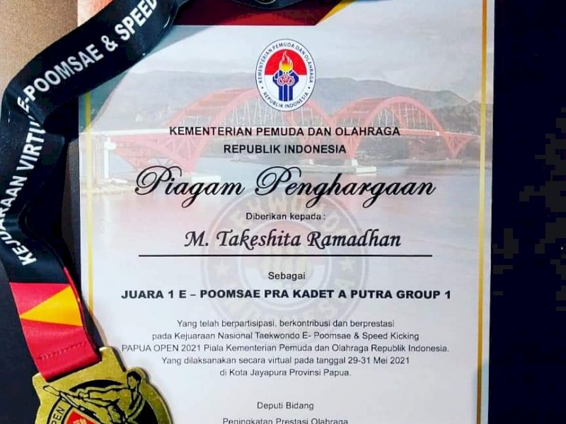 Piagam penghargaan Takeshi Ramadhan.