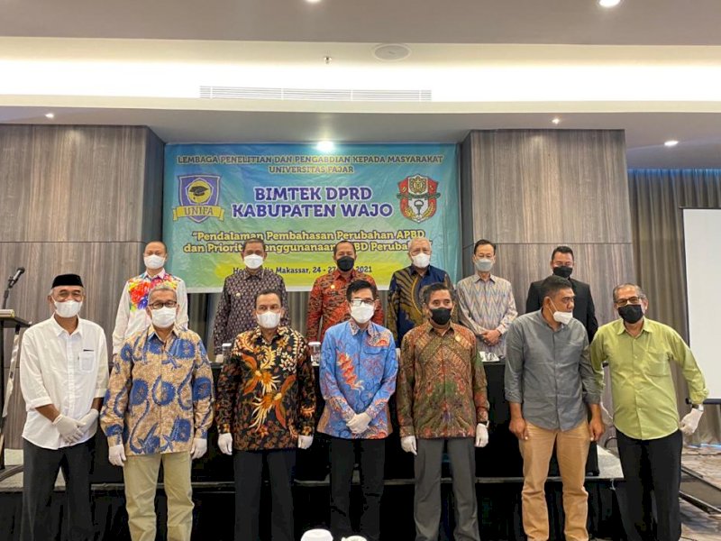 Amran Mahmud saat menghadiri Bimtek yang digelar DPR Wajo. 