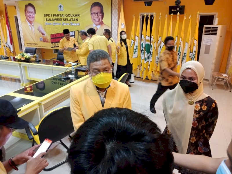 Taufan Pawe bersama Indah Putri Indriani. 