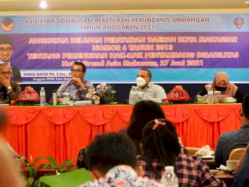 Mario David saat menggelar Sosialisasi Peraturan Daerah tentang Penyandang Disabilitas. 