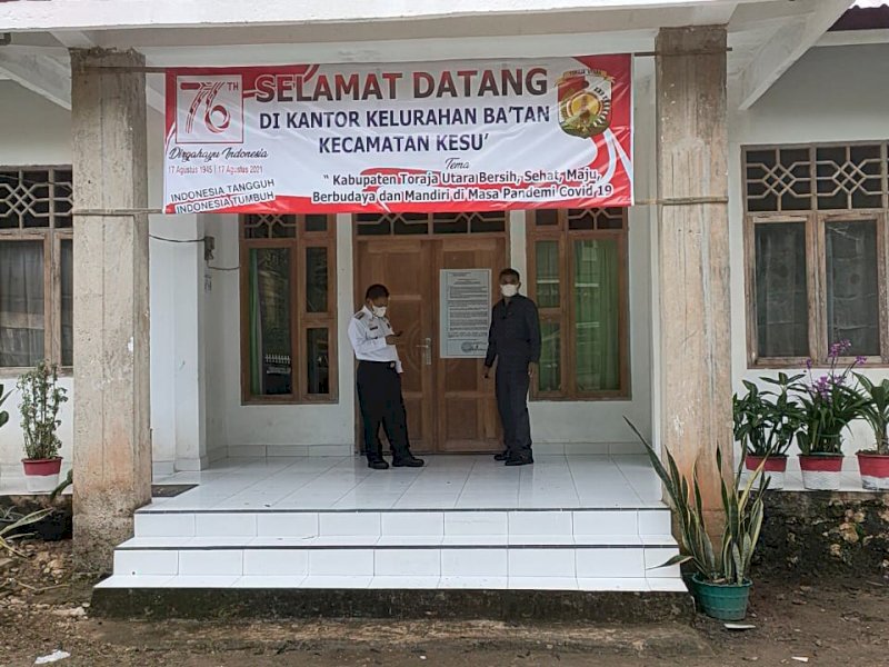 Ombas saat melakukan sidak di Kelurahan Ba'tan dan Rantepao. 