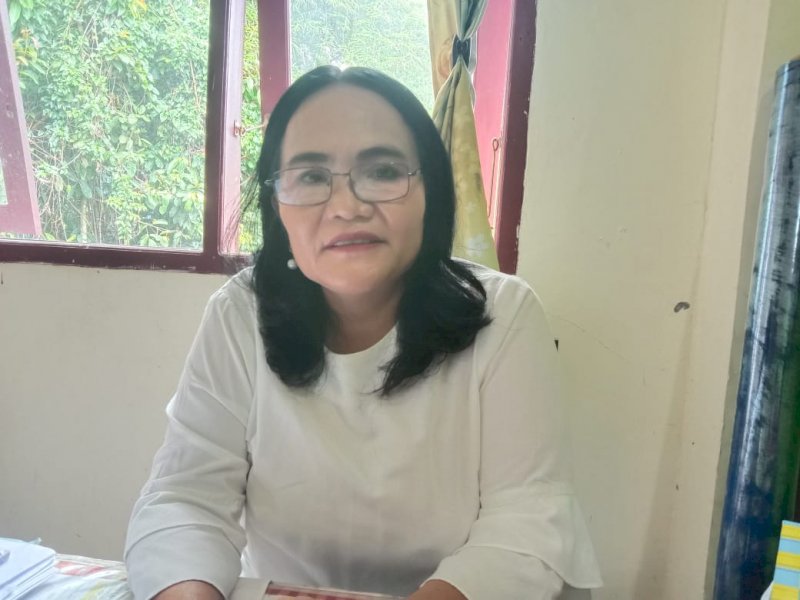 Kepsek SMPN 1 Tallunglipu Agus Sumule. 