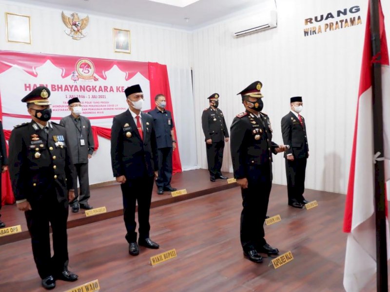 Upacara peringatan HUT Bhayangkara di Wajo. 