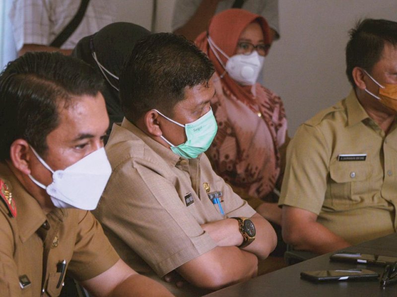 Pihak Pemprov Sulsel saat melakukan klarifikasi ke Kantor PT Huadi Nickel. 