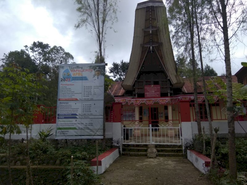 Tim Penilai Kebersihan Torut saat melakukan sidak di Lembang Kapala Pitu. 
