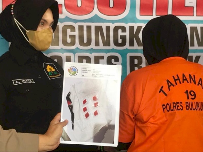 AY saat diamankan polisi. 