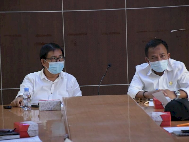 Wabup Lutra Suaib Mansur saat memimpin Rakor. 