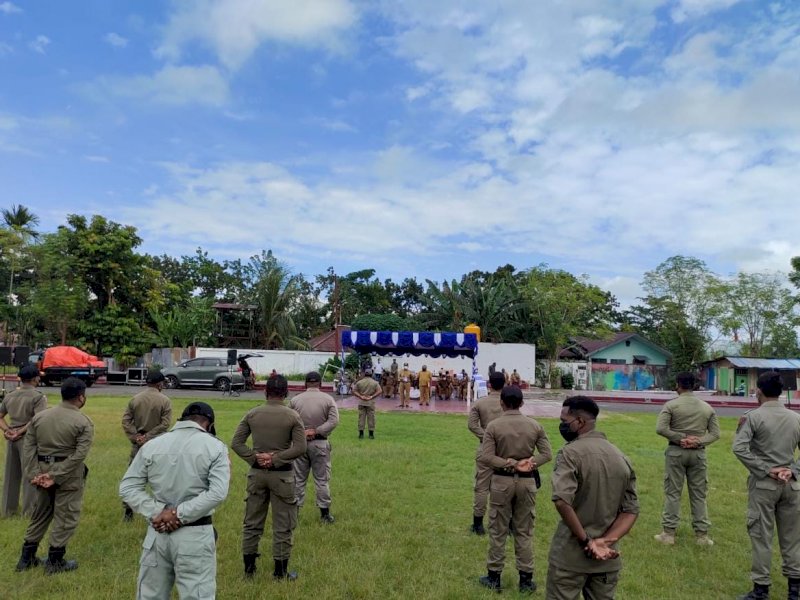 Gubernur Papua Barat Dominggus Mandacan memimpin apel siaga, Selasa pagi (13/7/2021).