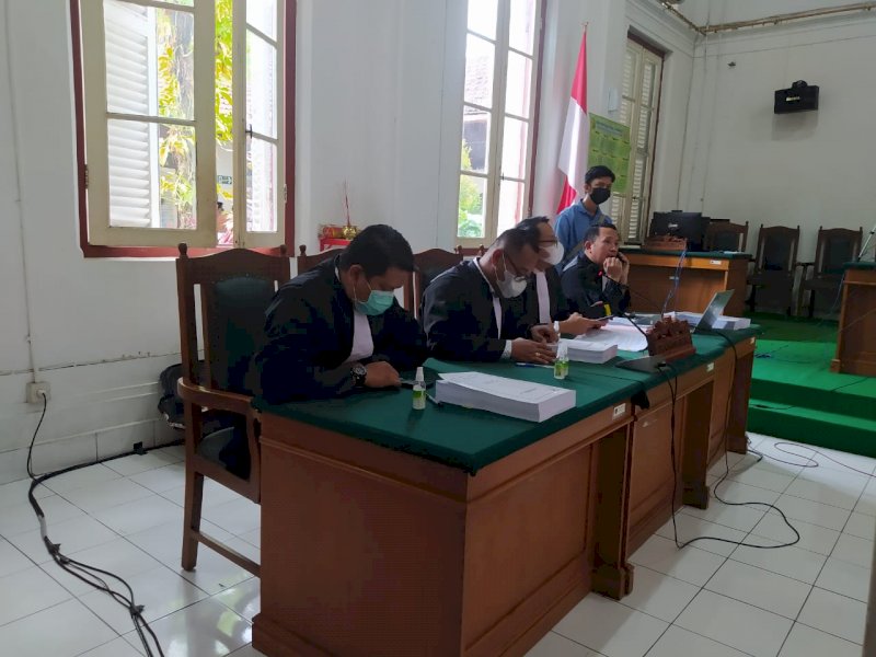 JPU KPK saat membacakan tuntutan Agung Sucipto. 