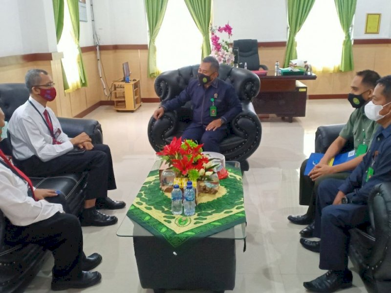 Kepala KPPN Watampone saat bersilaturahmi ke PN Bone. 