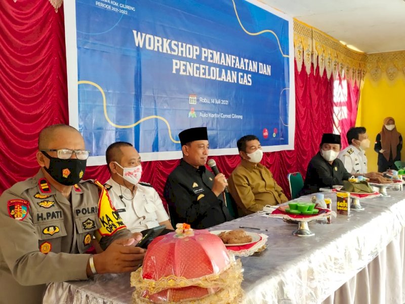 Amran Mahmud saat menjadi pembicara di Workshop pemanfaatan gas. 