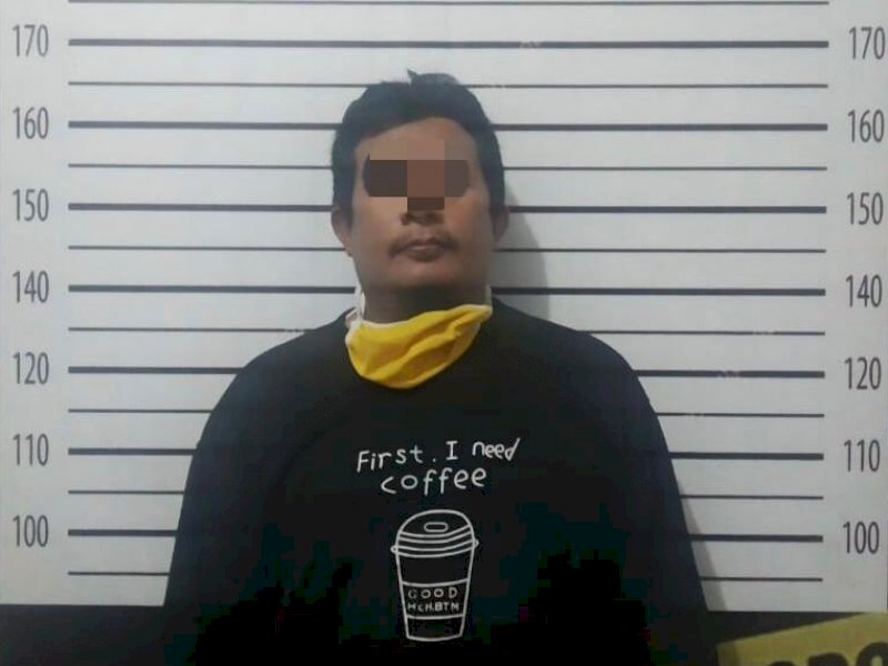 Pencuri Kartu ATM di Makassar saat diamankan. 