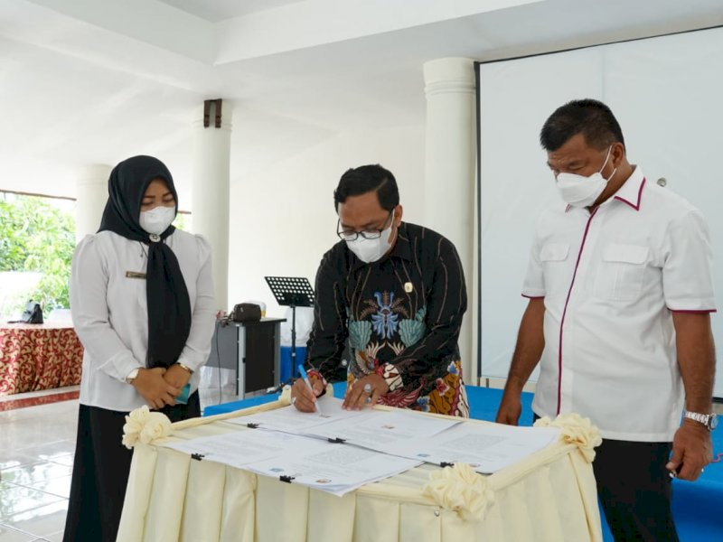 Penandatangan MoU antara KPU dan Pemkab Bulukumba dalam rangka pembentukan Desa Peduli Pemilu dan Pemilihan (DP3) di Pendopo Rujab Bupati, Kamis (15/6/2021).