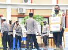 Polres Bone Bagi Paket Sembako, Bantu Masyarakat Terdampak Covid-19