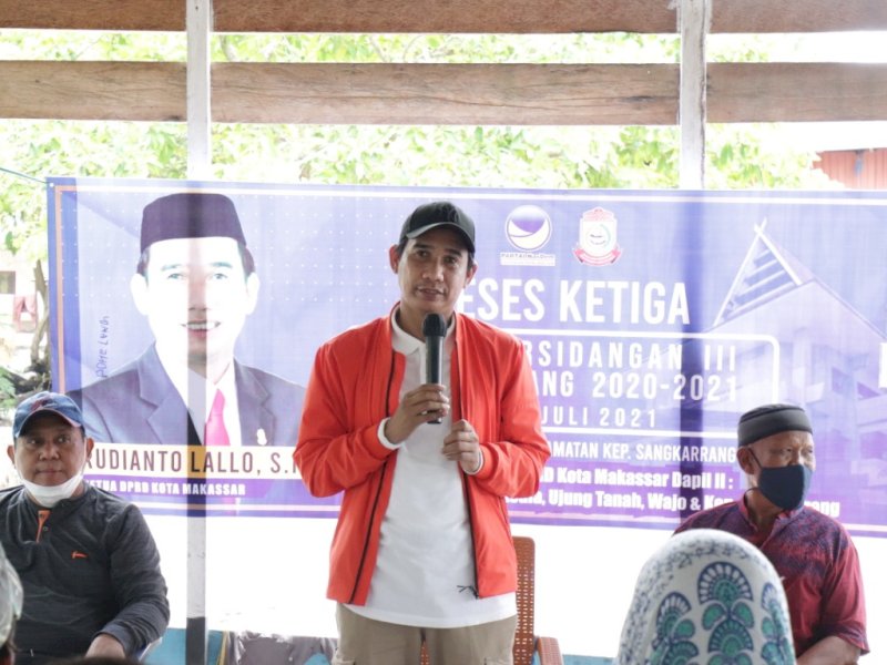 Rudianto Lallo saat reses di Kepulauan Sangkarrang. 