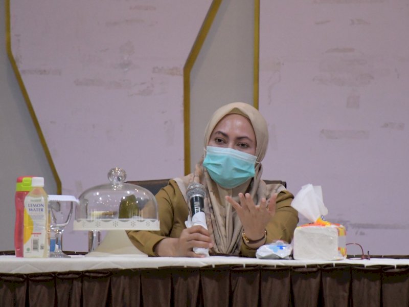 Indah Putri Indriani saat melepas peserta Talent Pool lingkup Pemkab Lutra 