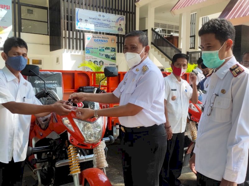 Penyerahan Kendaraan Unit Sampah. 