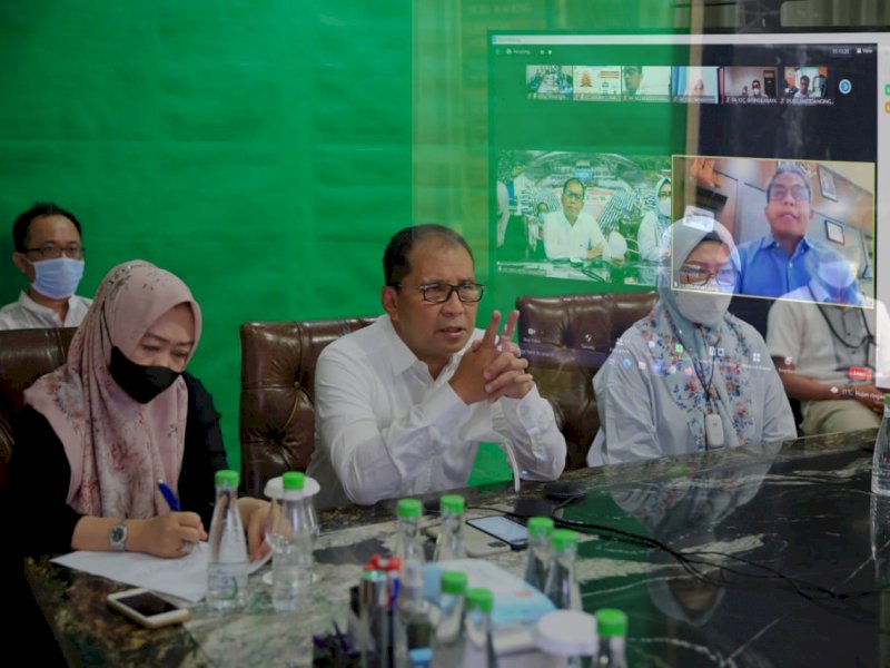 Danny saat rapat virtual dengan camat se-Makassar. 