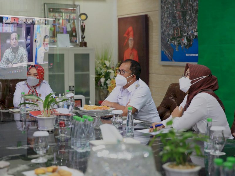 Danny saat rapat virtual dengan Plt Gubernur Sulsel. 